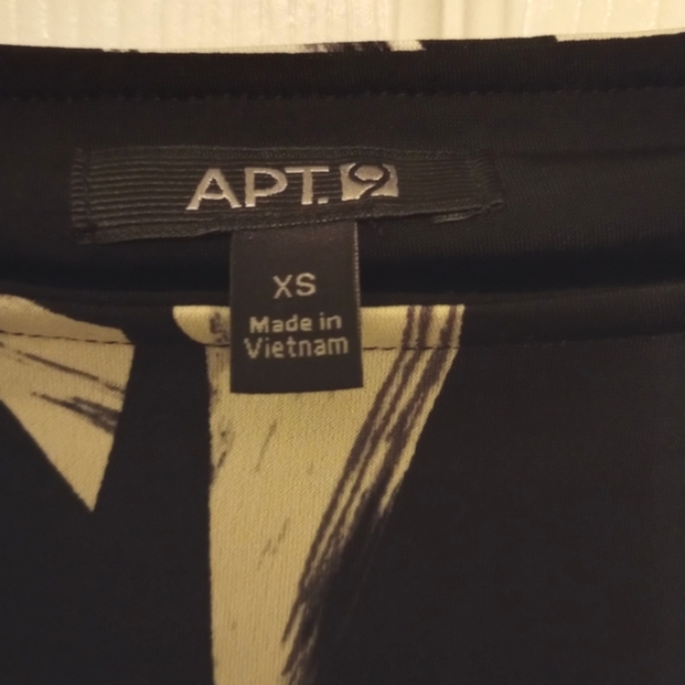 Apt 9 black and white abstract print dress. XS - Picture 4 of 5